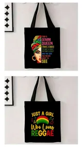 Vista detallada de bolsos de lona estampados con diseños de Gemini Queen y Reggae