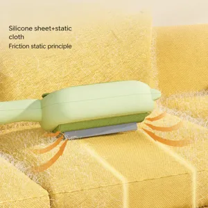 Elektrostatische huisdier haarverwijderaar roller, efficiente reinigingstool voor kleding en sofa.