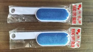Double-sided lint brush detail, blue fabric cleaning head with white plastic handle.
