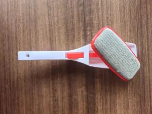 Spazzola levapelucchi per vestiti, strumento elettrostatico per peli di animali e tessuti.