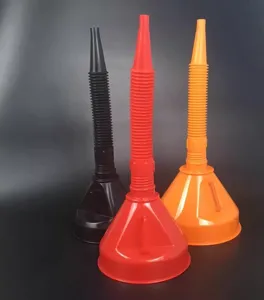 Detalles del embudo de tubo largo de plástico grueso con una estructura flexible y colores.