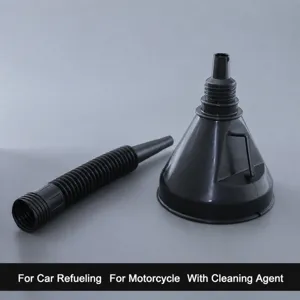 Embudo de plástico negro con tubo de extensión flexible y filtro para uso en automóviles.