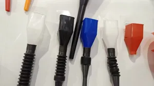 Embudo cuadrado telescópico portátil con manguera flexible para aceite de coche y moto.
