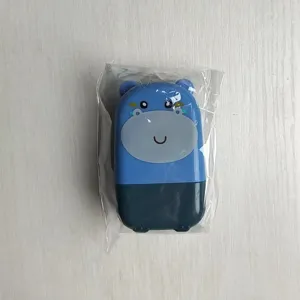 Vista detallada del sello de rodillo de dibujos animados azul para privacidad, embalado.
