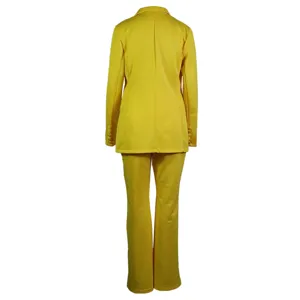 Γυναικείο κίτρινο σακάκι blazer και παντελόνι σετ δύο τεμαχίων, πίσω όψη λεπτομέρειας.