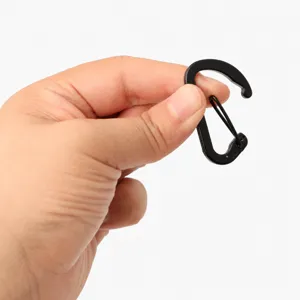 Schwarzer Aluminium-Legierung D-Ring Federkarabiner Schlüsselhaken für Outdoor-Aktivitäten.