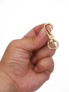 Mosquetón giratorio dorado llavero de metal herrajes para bolsos y manualidades DIY.