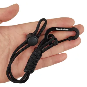 Zwarte paracord polskoord met karabijnhaak en gesp, ideaal voor EDC uitrusting en telefoons.