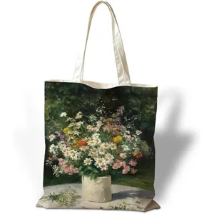 Dettaglio della stampa floreale artistica con pittura a olio vintage su una grande borsa in tela