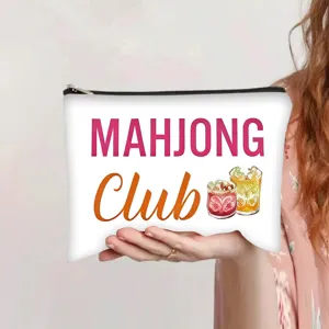 Witte polyester waszak met 'MAHJONG Club' tekst en kleurrijke cocktail illustraties