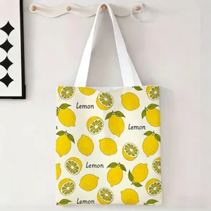 Vista detallada del bolso de lona con vibrantes estampados de limones amarillos y texto