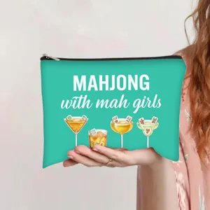 Turquoise make-uptas met 'MAHJONG with mah girls' tekst en cocktailillustratie
