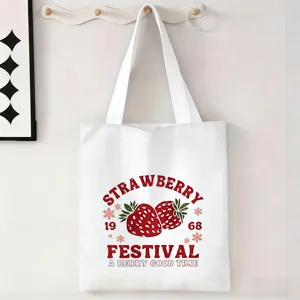 Vista detallada del estampado Strawberry Festival en una bolsa de lona blanca eco
