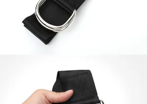 Cinghie nere resistenti per amaca con doppi anelli a D in metallo e cuciture rinforzate.