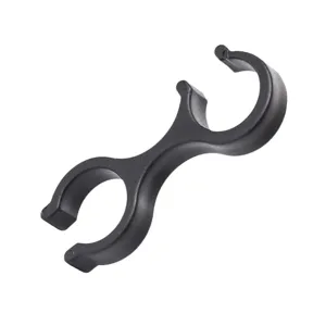 Wandelstok clip outdoor bevestiging zwarte plastic gesp in de vorm van een 8