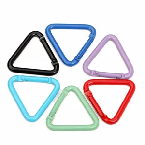 Set di moschettoni triangolari in alluminio colorato, gancio resistente per zaino e chiavi.