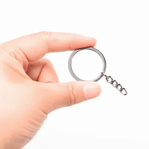 Llavero plano negro de 30 mm con cadena corta accesorio de metal para bolsos juguetes