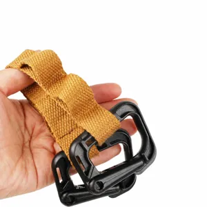 Cinghia da campeggio all'aperto in nylon resistente con robuste fibbie a D in plastica.