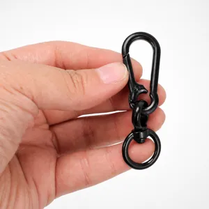 Mosquetón de aleación de zinc negro llavero accesorio, vista detallada del cierre.