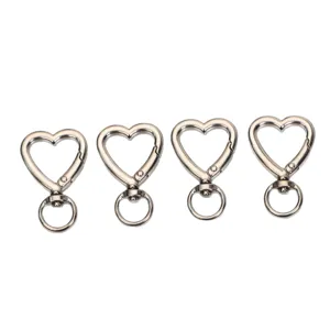 Portachiavi in metallo a forma di cuore moschettore a molla accessori gioielli DIY.