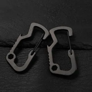 Mosquetón EDC multifuncional negro con abridor, gancho de aleación de aluminio duradero.