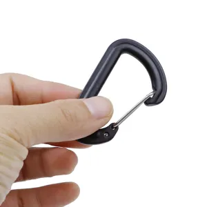 Moschettone a D in plastica nera portatile con cancello in filo metallico per campeggio all'aperto.