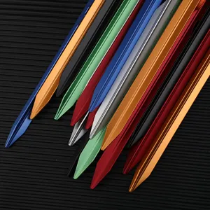 Dettagli dei picchetti per tende triangolari in lega di alluminio, picchetti colorati.