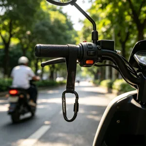 Gancio Universale Per Manubrio Moto E Bici Elettrica Cinturino In Nylon Resistente Con Moschettone In Alluminio