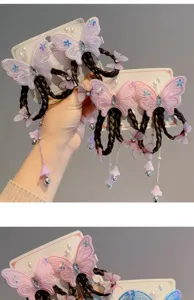 Vue détaillée de pinces à cheveux papillon traditionnelles chinoises avec nattes