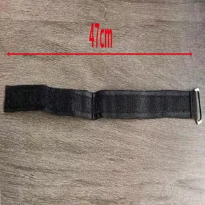 Vue détaillée de la sangle en nylon noire avec boucle métallique et indicateur.