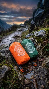 Poncho de emergencia portátil para senderismo al aire libre, camping y supervivencia.