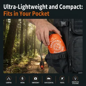 Detalle de poncho de emergencia para exteriores con tamaño compacto y diseño portátil.