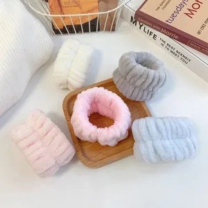 Polsini assorbenti in microfibra per lavare il viso in vari colori pastello
