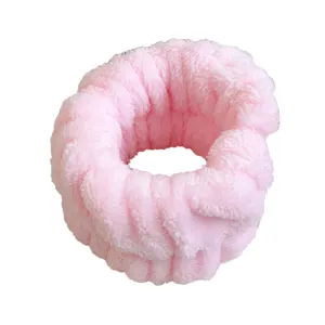Braccialetto assorbente rosa per il lavaggio del viso previene gli spruzzi