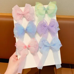 Elegante juego de seis pinzas para el cabello con lazo de mariposa de tul en colores pastel