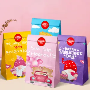 Bolsas de regalo de papel kraft para San Valentín con gnomos y diseños de corazones