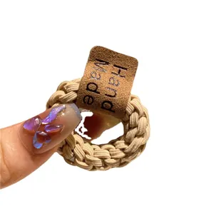 Elastico per capelli beige a più fili con etichetta in pelle fatta a mano