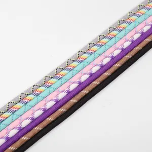 Vue detaillee de cordons de telephone en polyester tresse multicolore de 8mm avec divers motifs.