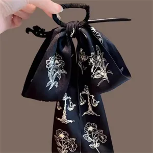 Elegante elastico per capelli in raso nero stile francese con fiocco lungo e fiori