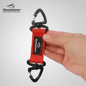 Porte-clés sangle tactique Namkabaw mousqueton pivotant crochet de sac à dos vue détaillée.