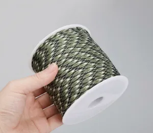Outdoor camping 7-kern survival paracord 50m rol voor armband weven, groen camo.