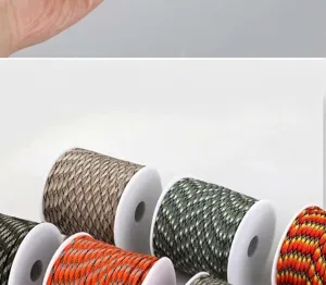 Outdoor 7-strand survival parachute koord, kleurrijke nuttige touwrollen voor kamperen.
