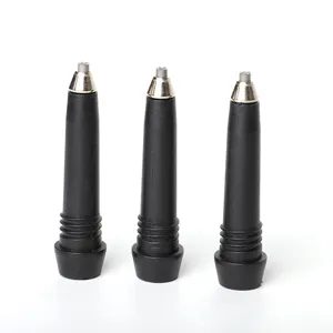 Detailaufnahme universeller Trekkingstock Hartmetall Spitzen, rutschfeste Ersatzteile DIY.