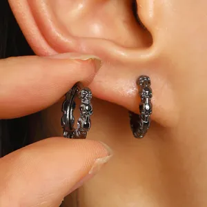 Orecchini a cerchio teschio nero gotico punk rock metallo mini gioielli regalo per donne