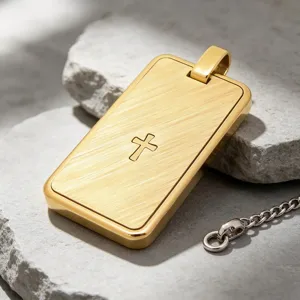 Pendentif militaire plaque croix acier inoxydable brossé or mode rétro collier homme.