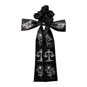 Elegante elastico per capelli in raso nero stile francese con fiocco a nastro lungo e fiori