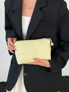 Moderne blassgelbe gesteppte Nylon-Kosmetiktasche als gepolsterte Handclutch-Tasche