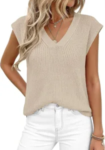 Detalle de chaleco de jersey de punto sin mangas con cuello en V beige para mujer.