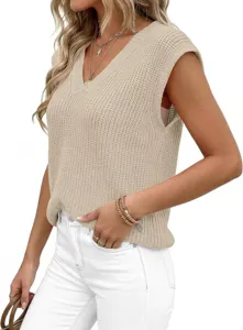 Primer plano de chaleco de punto con cuello en V casual para mujer en caqui, tela suave.