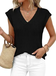 Top de punto negro con cuello en V y manga corta, ropa de verano casual detalle.